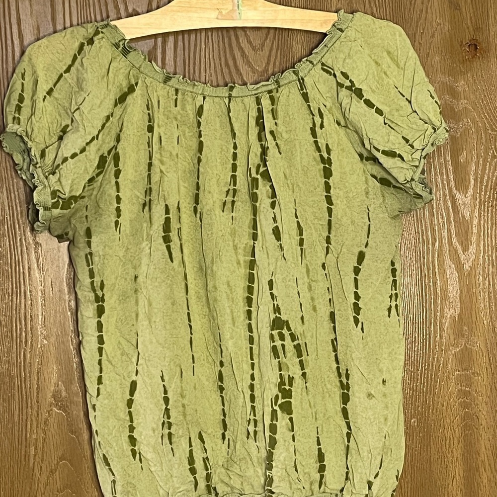 Vanity Green Puff Sleeve Ruched Blouse - Picture 2 of 4